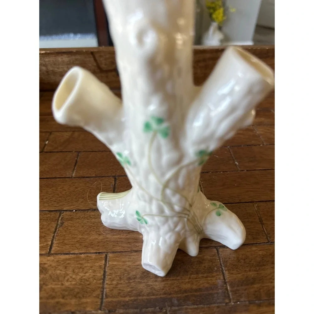 Belleek Irish Parian China Tree Trunk Bud‎ Vase Shamrock 3 Spout Cream Porcelain